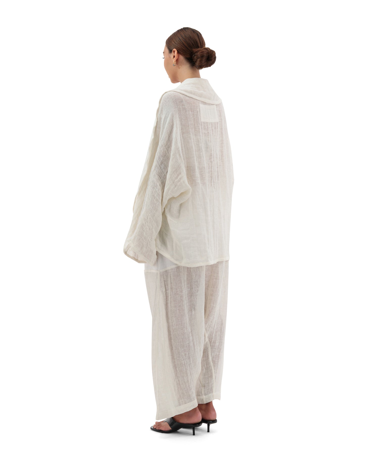 Fluid linen jacket