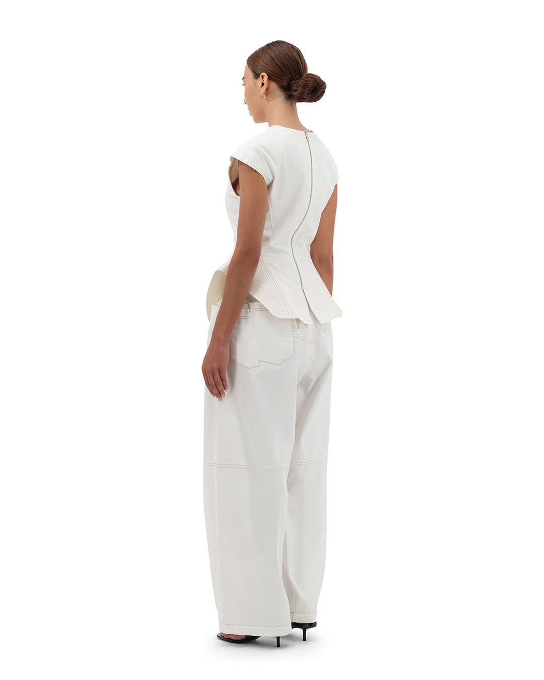 Hourglass sculpted top