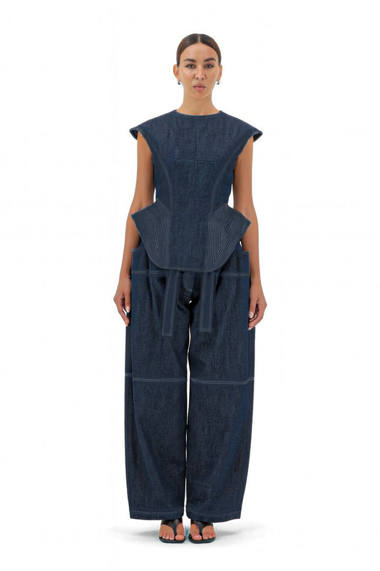 Hourglass sculpted top