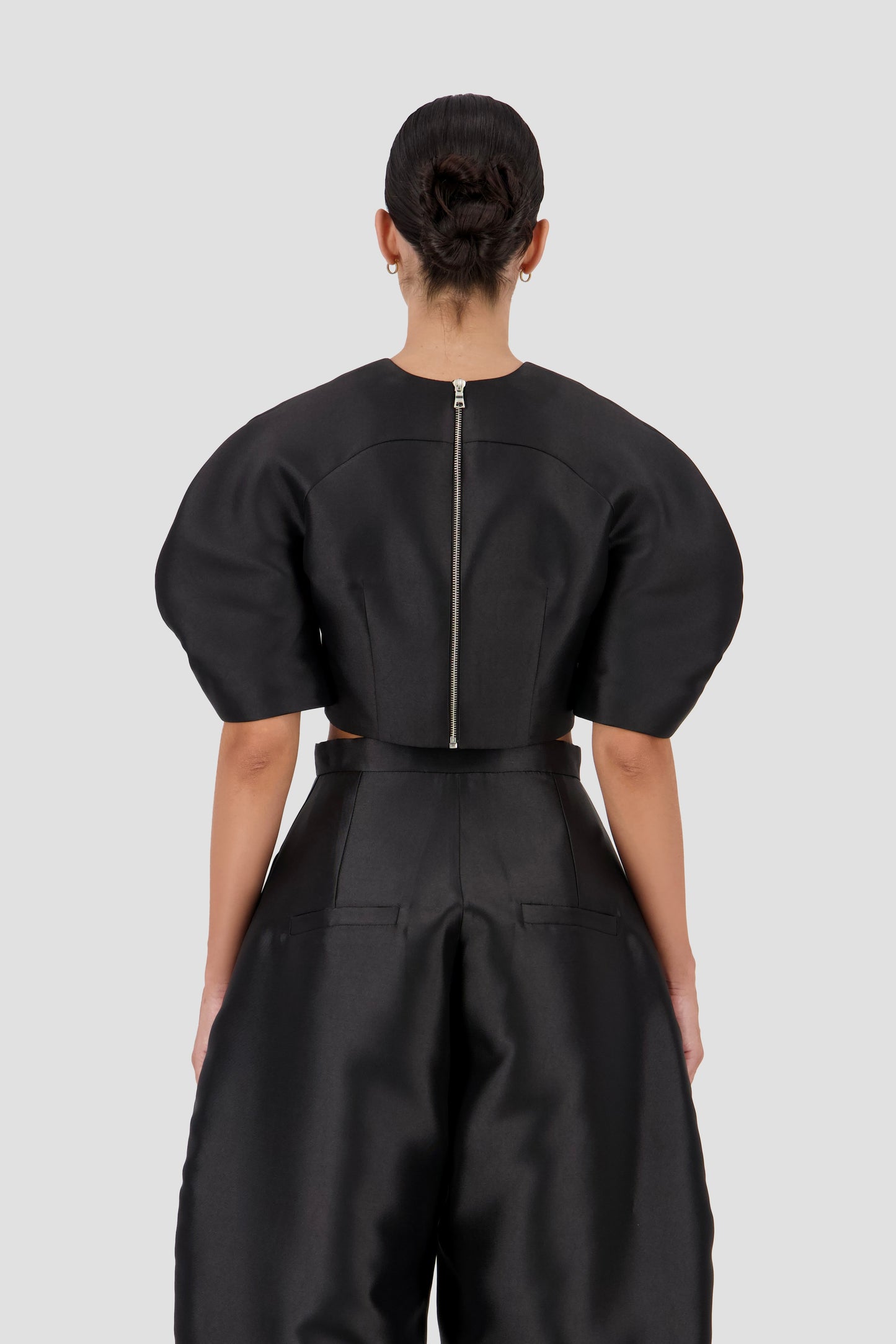 Oval sleeve cropped top
