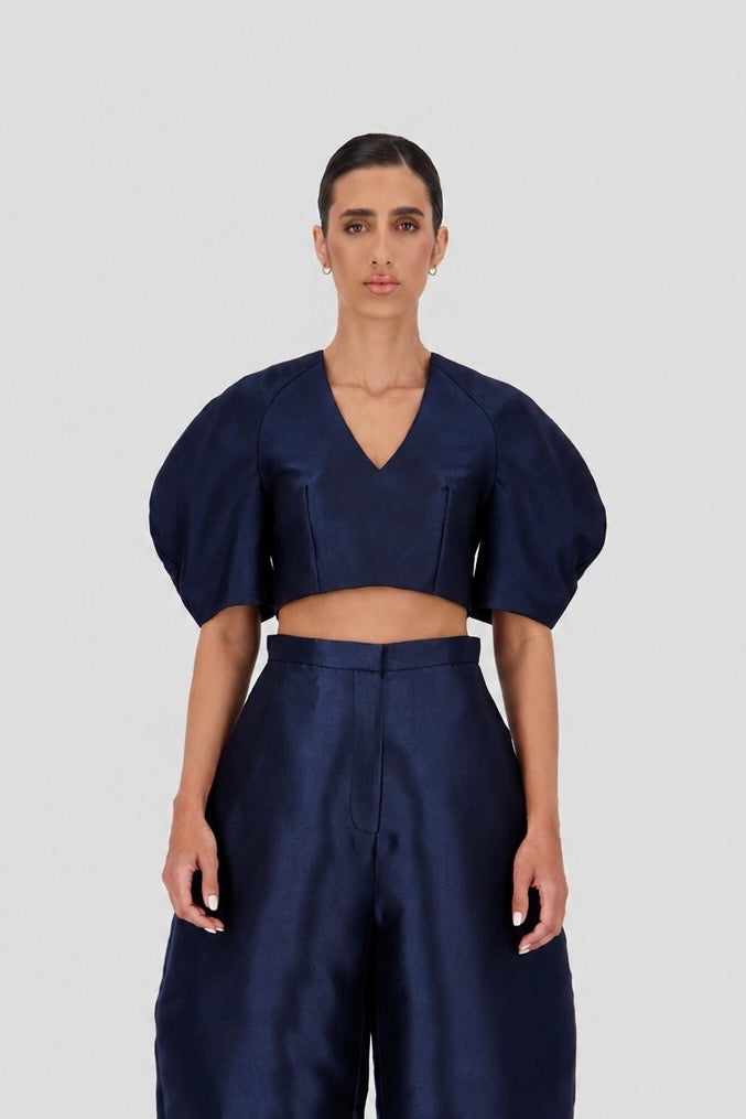 Oval sleeve cropped top