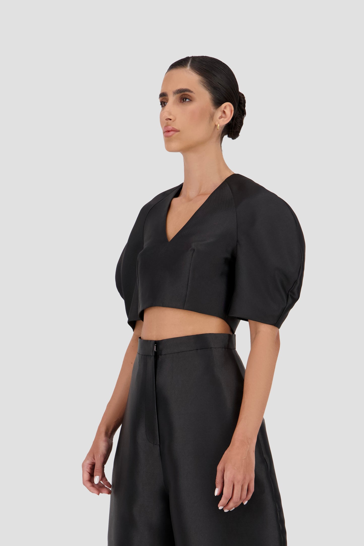 Oval sleeve cropped top