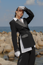 Load image into Gallery viewer, Backless satin lapel Tuxedo
