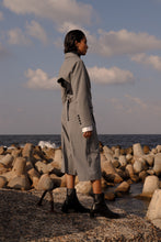 Load image into Gallery viewer, Cropped front pleat Pants

